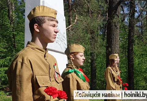 «Мы этой памяти верны!»: На Хойникщине прошел масштабный автопробег ко Дню Победы
