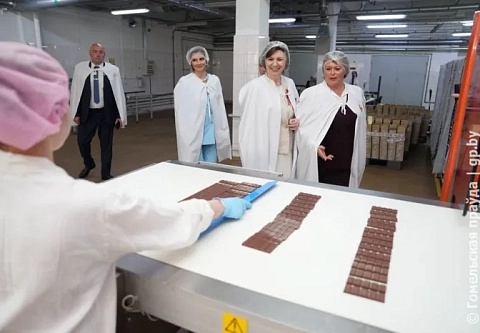 Председатель Совета Республики Наталья Кочанова пообщалась с коллективом кондитерской фабрики «Спартак»