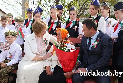 Екатерина Зенкевич поздравила с Днем Победы узницу фашистского концлагеря «Озаричи» из г.п. Уваровичи Марию Юрьевну Пинчук