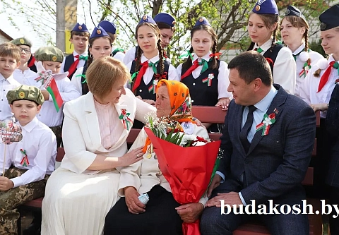 Екатерина Зенкевич поздравила с Днем Победы узницу фашистского концлагеря «Озаричи» из г.п. Уваровичи Марию Юрьевну Пинчук