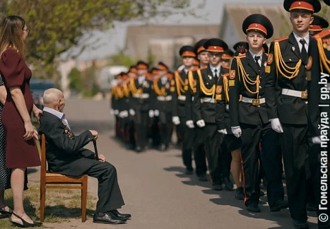 Молодежь Гомельщины поздравила с праздником Великой Победы 102-летнего ветерана Ивана Злобина