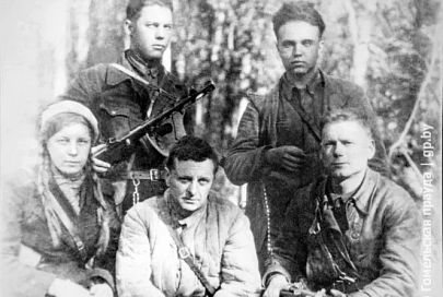 Накануне Дня Победы "Гомельская праўда" отремонтировала захоронение своего бывшего работника-участника Великой Отечественной войны
