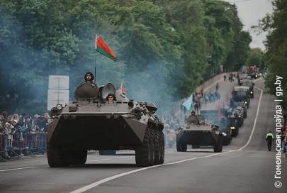 Плечом к плечу, шаг в шаг. Парадом по площади Ленина в Гомеле прошли военнослужащие, кадеты и специализированная техника