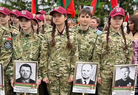 Праздничный май вновь собрал мозырян у подножия священного Кургана Славы