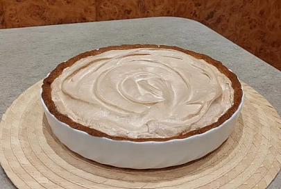 Рецепт вкусного домашнего пирога с вишней и безе