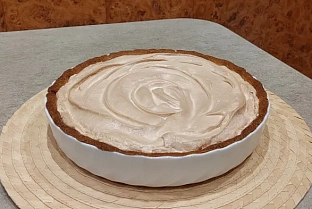 Рецепт вкусного домашнего пирога с вишней и безе