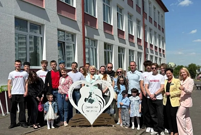 Корни преемственности. В Мозырском государственном областном лицее высадили семейную аллею «Наши»