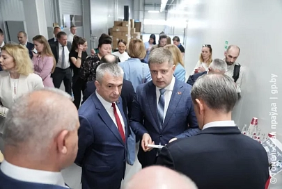 Льготы, социальные гарантии, экспортный потенциал. Еще одна точка в маршруте деловых кругов Брянской и Гомельской областей в рамках совместного форума – предприятие «Алкопак»