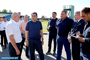 "Огромное, интересное для нас производство". Узбеки высоко оценили продукцию ОАО "Речицадрев"