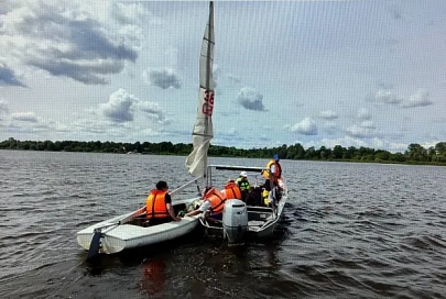 В Гомеле опрокинулось парусное судно: спасатели ОСВОД помогли двум пострадавшим