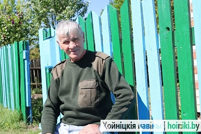 Фотокнигу о своей земле издал уроженец деревни Дворище Хойникского района Анатолий Базулько