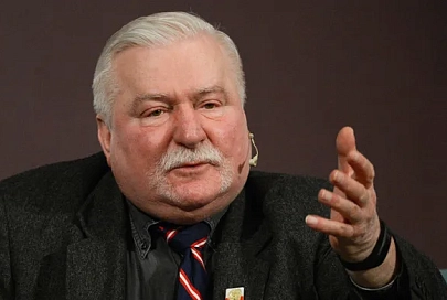 Экс-президент Польши раскритиковал Зеленского за перезахоронение в Украине одного из лидеров националистов