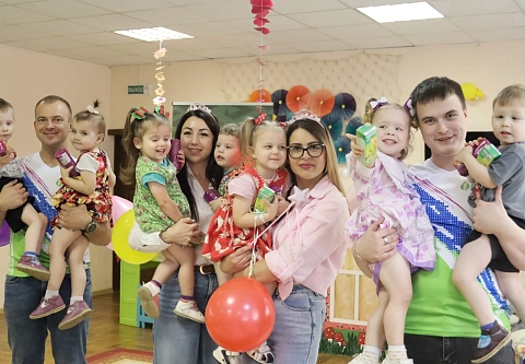 Волонтеры устроили праздник в областном доме ребенка для детей с поражением ЦНС и нарушениями психики