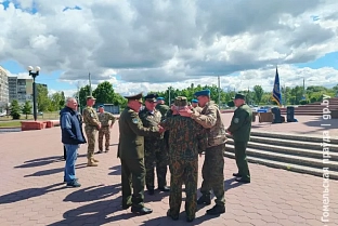 Служим родной Беларуси! Ветеранов военной разведки Гомельщины наградили юбилейными медалями