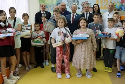 В Гомеле офицеры порадовали юных пациентов больницы