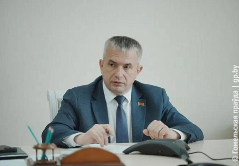 Хотим легализовать участок и устроить ребенка в школу. Председатель облисполкома Иван Крупко провел прямую телефонную линию
