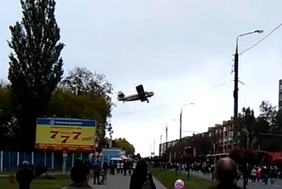 На Сельмаше самолет чуть не врезался в здание