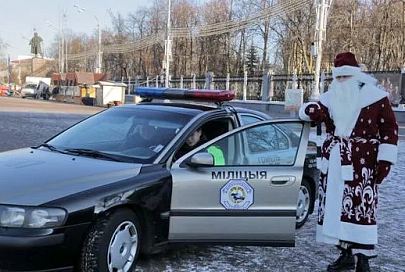 В Гомеле ГАИ и областное радио провели новогоднее автопати