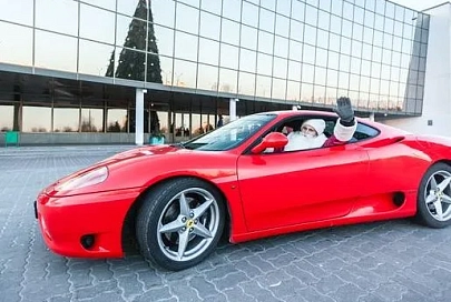 Гомельские Деды Морозы ездят на Ferrari 