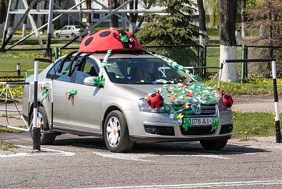 Участницы конкурса «Автосеньорита-2015» рекордно быстро выполняли боковую парковку и покоряли эстакаду