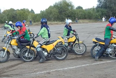 В Светлогорске прошли соревнования второго круга первенства страны по мотоболу
