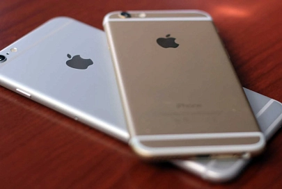 Продажи iPhone рекордно упали