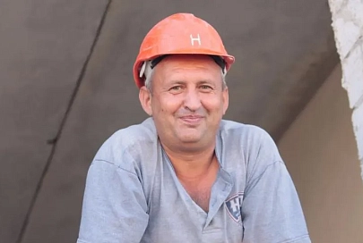 І будуем, і спяваем