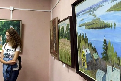 В преддверии Дня города в Мозыре открылась коллективная живописная выставка «Фарбы Палесся»
