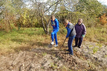 Юные спасатели из Буда-Кошелево подсобили ветеранам