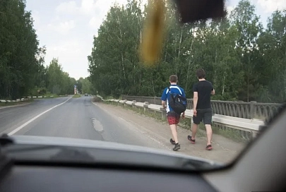 Жители агрогородка Красное пожаловались на отсутсвие тротуара вдоль улицы Ленина