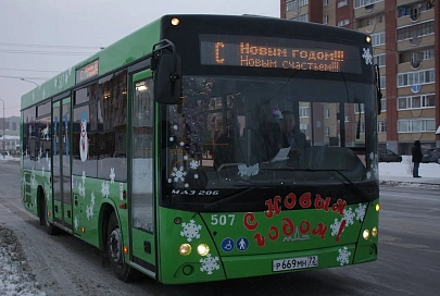 «Гомельоблавтотранс» выпустил на линию города «Новогодний автобус»