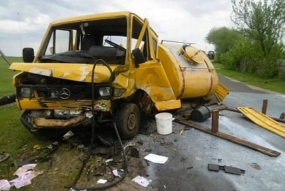 В Октябрьском районе в аварии погибла пассажирка молоковоза