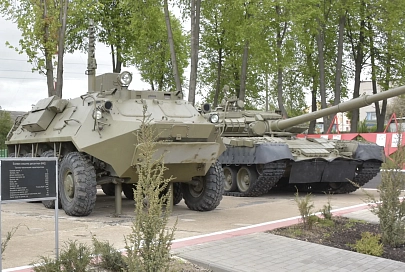 В агрогородке Поколюбичи Гомельского района открыли площадку с военной и сельскохозяйственной техникой прошлых лет