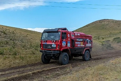 Три экипажа «МАЗ-СПОРТавто» вошли в топ-10 на пятом этапе «Шелкового пути»