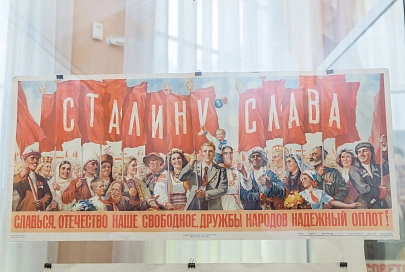 Во Дворце Румянцевых и Паскевичей открылась выставка «Плакаты советской эпохи»