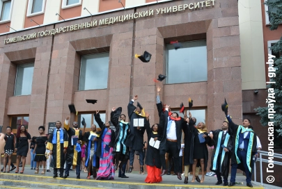 Более 60 иностранных студентов стали выпускниками Гомельского медуниверситета 