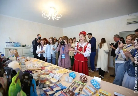 Скажите «СЫР»: участники пресс-тура прошлись по цехам Светлогорского филиала Рогачевского МКК и попробовали вкуснейшую продукцию