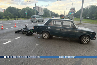 В Гомеле на проспекте Речицком мотоциклист врезался в «ВАЗ»
