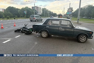 В Гомеле на проспекте Речицком мотоциклист врезался в «ВАЗ»