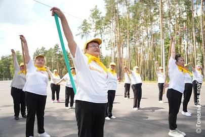 В Светлогорске пенсионеры прививают детям любовь к спорту. Участникам «Вытокаў» показали спортивную инфраструктуру города