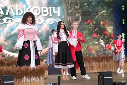 Только отечественные бренды. В Светлогорске презентовали коллекции отечественных дизайнеров с национальным колоритом