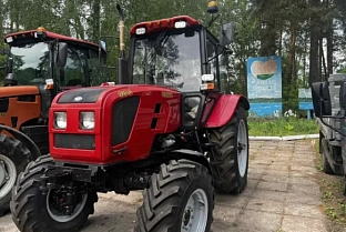 Федерация профсоюзов Беларуси передала Житковичскому государственному колледжу райцентра новый трактор «BELARUS-920.3»