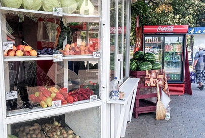 В Светлогорске мужчина разбил стекло в киоске из-за того, что ему не продали вино