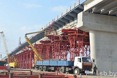 Припять под «треснувшим» Туровским мостом запустили в основное русло