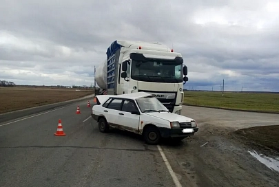 В Житковичском районе столкнулись «Жигули» и грузовик DAF c полуприцепом - трое пострадавших