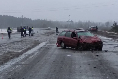 В Гомеле столкнулись Mitsubishi и Ford: водитель и пассажирка одной из машин в реанимации