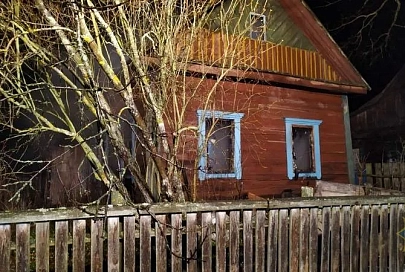 В Наровлянском районе мужчина самостоятельно тушил пожар в доме и пострадал