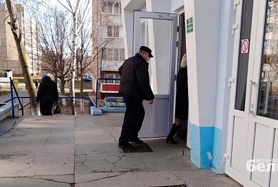 В Гомеле из поликлиники в разгар дня забрали мужчину с подозрением на коронавирус