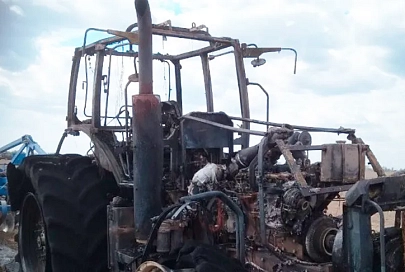 В Ветковском районе в поле сгорел трактор