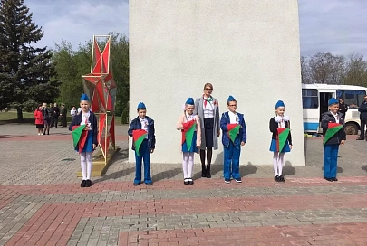Участников патриотической интернет-акции в Мозырском районе сегодня приняли в пионеры